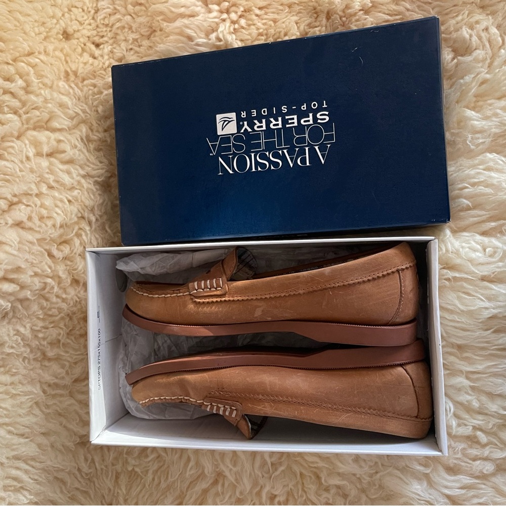 Tan leather sperry top - sider women gently used , box included .